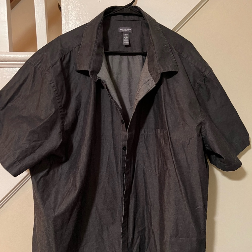 Van Heusen Never Tuck 3XLT Short Sleeve Button Down Shirt in Gray Charcoal color